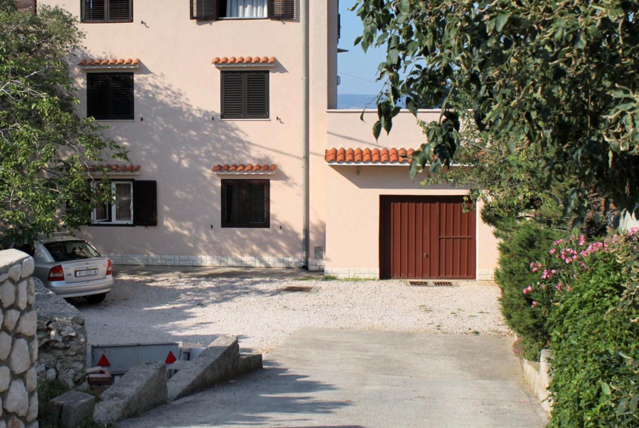 Apartments With A Parking Space Novi Vinodolski - 5587 Eksteriør billede